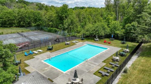 20 Hemlock Ct, Fishkill NY  12524-2618 exterior