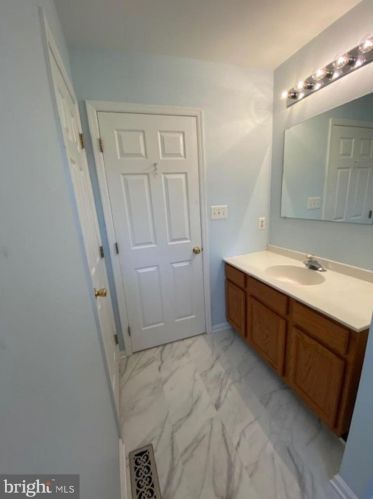 55 Kings Ct, Swedesboro NJ  08085-5033 exterior