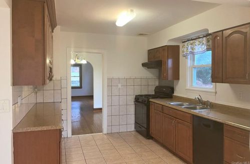 190 Babbitt Rd, Bedford Hills NY  10507-2068 exterior