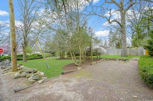 35 Rogues Path, Huntington Station NY exterior