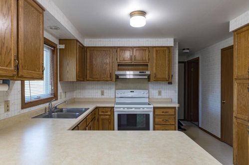 3570 Mardon Ln, Green Bay WI  54313-8212 exterior