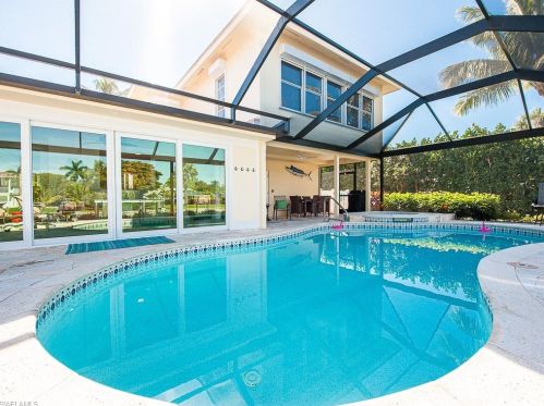 742 Sand Dollar Dr, Sanibel, FL 33957-7004