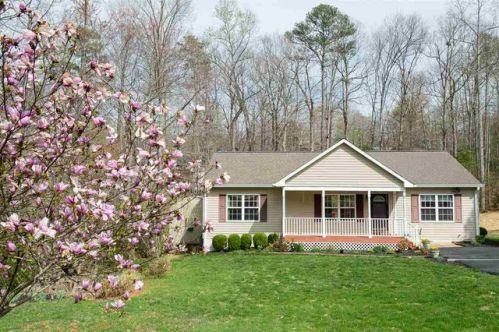 21 Chippewa Ln, Bybee, VA 22963-3106