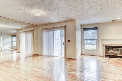 118 Magee Ct, East Brunswick NJ  08816-5800 exterior