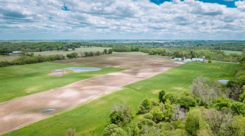 1070 Paradise Dr, West Bend, WI 53095-9754