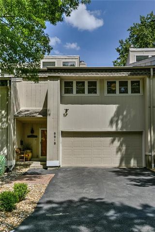 6618 Charles St, Shawnee Mission KS  66216-2793 exterior
