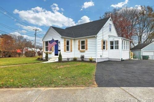 242 Meadowside Rd, Milford CT  06460-4528 exterior