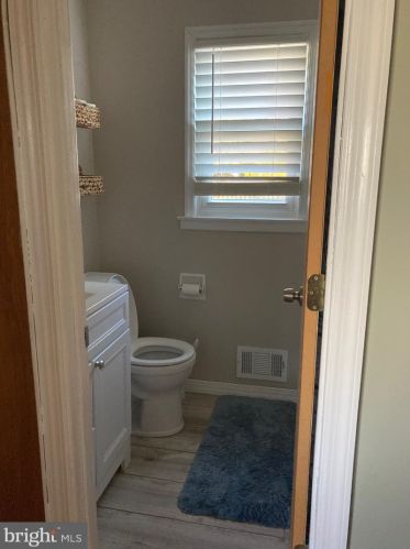 3 Dewar Dr, Trenton NJ 08620-2435 exterior