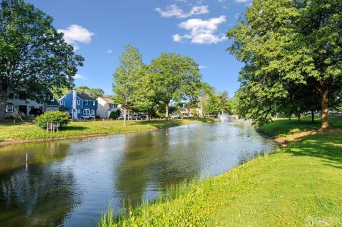 291 Park Dr, Woodbridge NJ  07095-0020 exterior