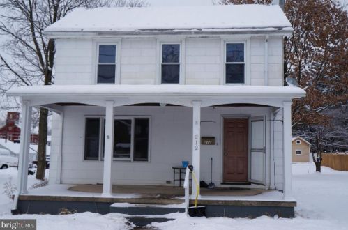 212 Chestnut St, Mount Holly Springs, PA 17065-1210