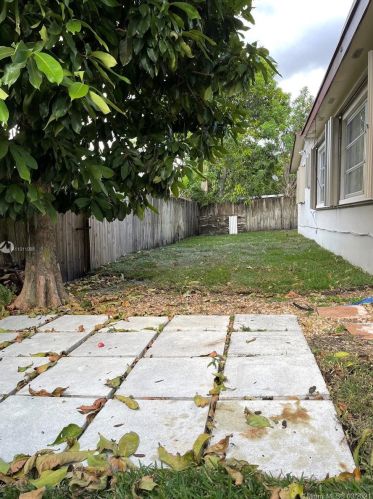 9325 24 Pl, Hollywood FL 33024-3125 exterior