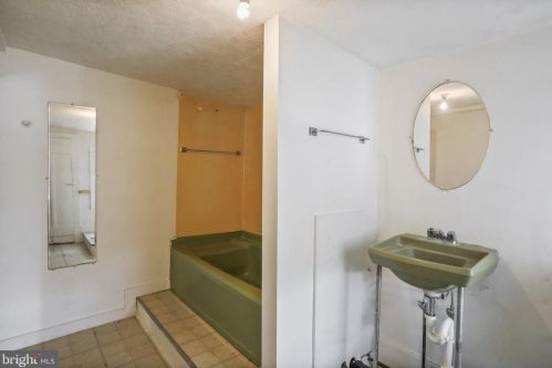 33456 Old Valley Pike, Strasburg VA  22657-3702 exterior