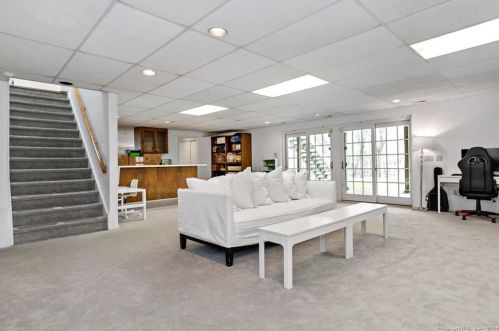 1209 Oenoke Rdg, New Canaan CT  06840-2613 exterior