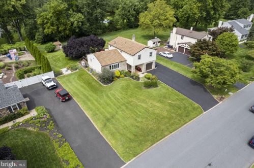 160 Georgianna Dr, Southampton, PA 18954-1342