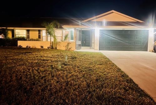 2301 Freeman St, Fort Pierce, FL 34953-2252