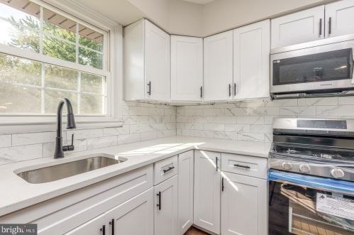 2423 Branch Pike, Riverton NJ  08077-4262 exterior