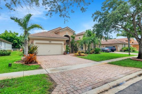 19170 29th Ct, Hollywood, FL 33029-2458