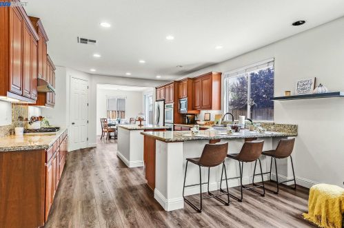 66 Sunchase Ct, Oakley CA  94561-4425 exterior