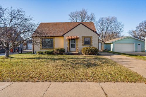2126 Losey Blvd, La Crosse, WI 54601-6819