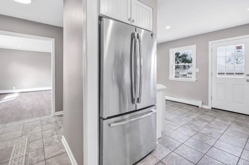 2870 Broadbridge Ave, Stratford CT  06614-2957 exterior