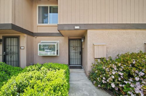 71 Center St, Redlands CA  92373-8174 exterior