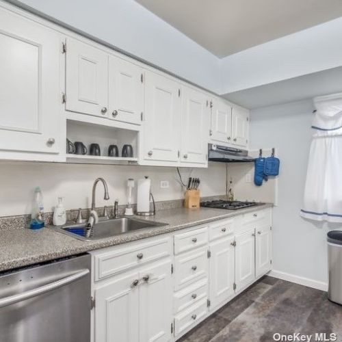23 Oneida St, Deer Park NY  11729-3537 exterior