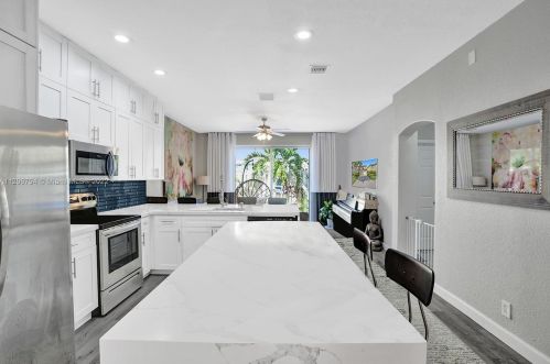 4473 Lake Tahoe Cir, West Palm Beach, FL 33409-7853