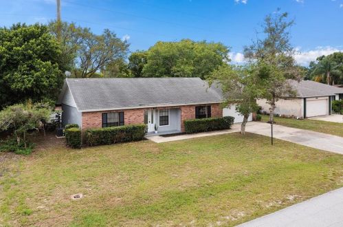 855 Trumbull St, Deltona, FL 32725-4404