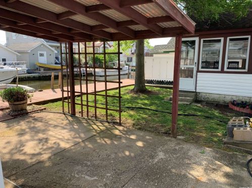 751 7th St, North Lindenhurst NY  11757-5511 exterior