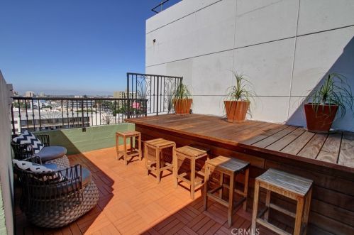 140 Linden Ave, Long Beach CA  90802-4902 exterior