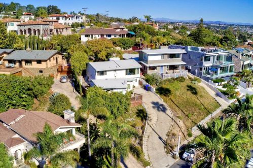 1552 Monmouth Dr, San Diego CA 92109-2247 exterior