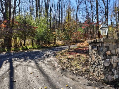 21 Waterbury Rd, Warwick, NY 10990-2435
