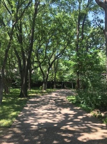 5850 Oak Hollow Ct, Fort Worth, TX 76112-1020