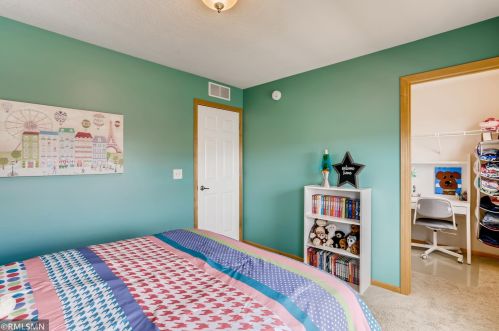 1136 Kerber Pass, Chaska MN 55318-5402 exterior