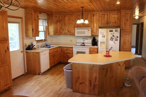 26 Ridgeway Dr, Shell Lake, WI 54871-9794