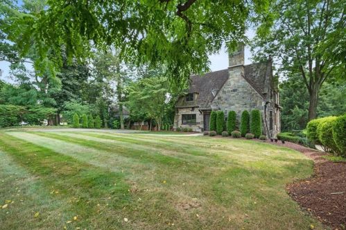 631 Osage Rd, Pittsburgh, PA 15243-1025