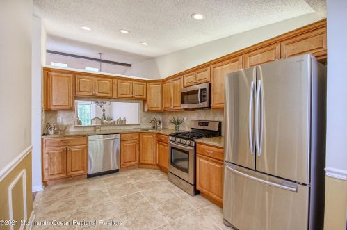 49 Wycoff Way, East Brunswick, NJ 08816-5630