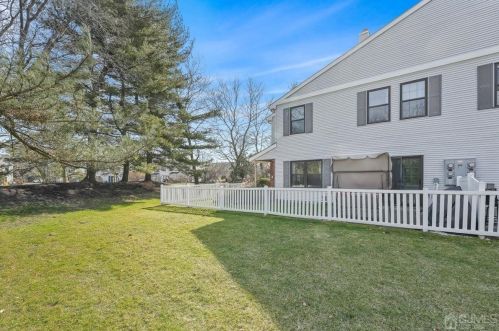 5 Covington Ct, East Brunswick NJ  08816-5127 exterior