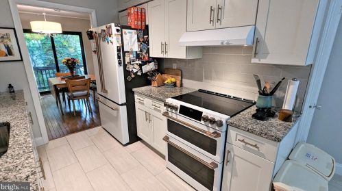 2029 Golf Crse Dr, Herndon VA 20191-3819 exterior