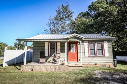 160 Washington Ave, Camden, TN 38320-1210