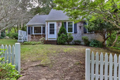 191 Bog Pond Rd, Brewster, MA 02631-5302