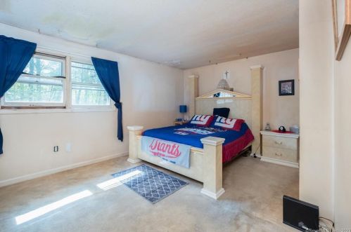 38 Pieper Dr, Wallingford CT  06492-2016 exterior