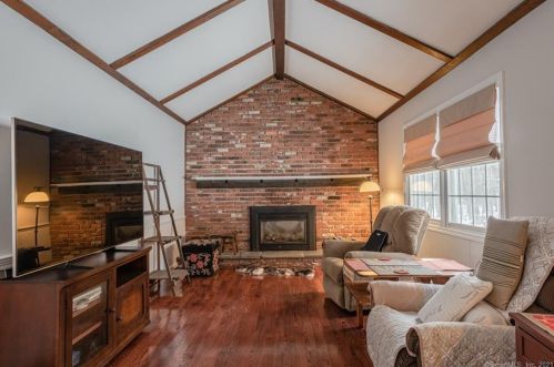 56 Great Ring Rd, Sandy Hook CT 06482-1605 exterior