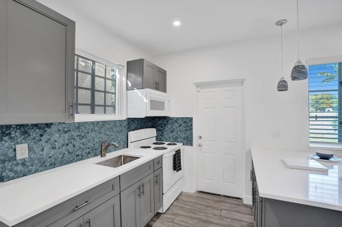 302 1st Ave, Delray Beach FL  33444-3804 exterior