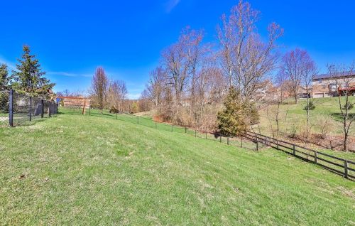 7549 Valley Watch Dr, Florence KY  41042-8004 exterior