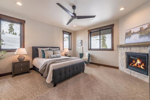 13701 Ski Slope Way, Truckee CA  96161-6605 exterior