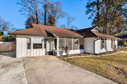 3 Chesterfield Dr, Beaufort, SC 29906-9007