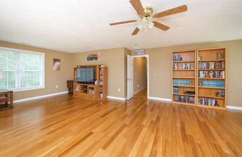 15 Coventry Ln, Salem NH 03079-1369 exterior