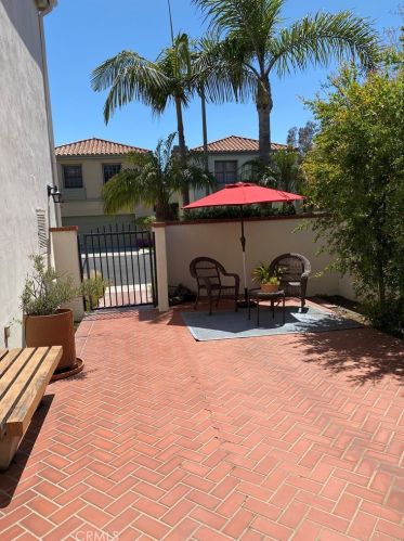 5713 Lunada Ln, Long Beach, CA 90814-3220