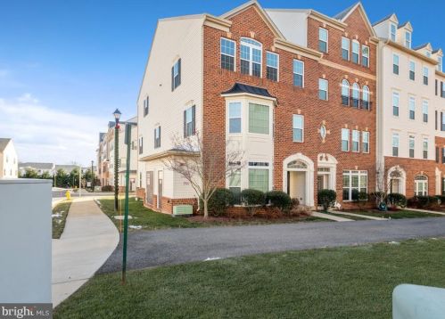 7414 Brunson Cir, Gainesville, VA 20155-4907